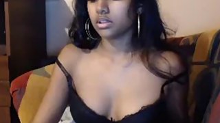 Juicy Indian Babe Flashing Her Boobs On Webcam